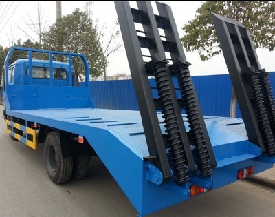 湖北荊州 東風小勁卡挖機平板運輸拖車，全國銷量領先的專用汽車解決方案